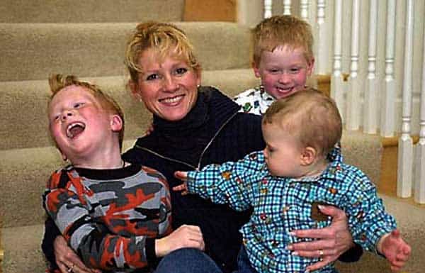 Image of Jon Gruden wife Cindey Gruden with their kids
